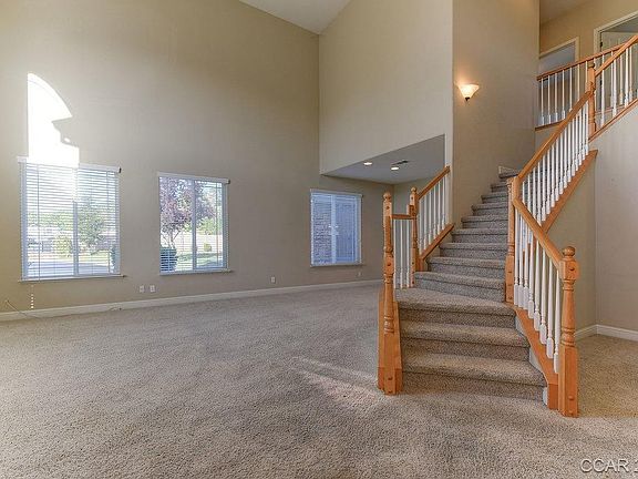 5th image of 160 N Branch Ct
