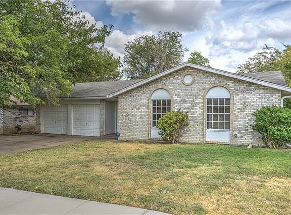 3rd image of 709 N Hunters Glen Cir