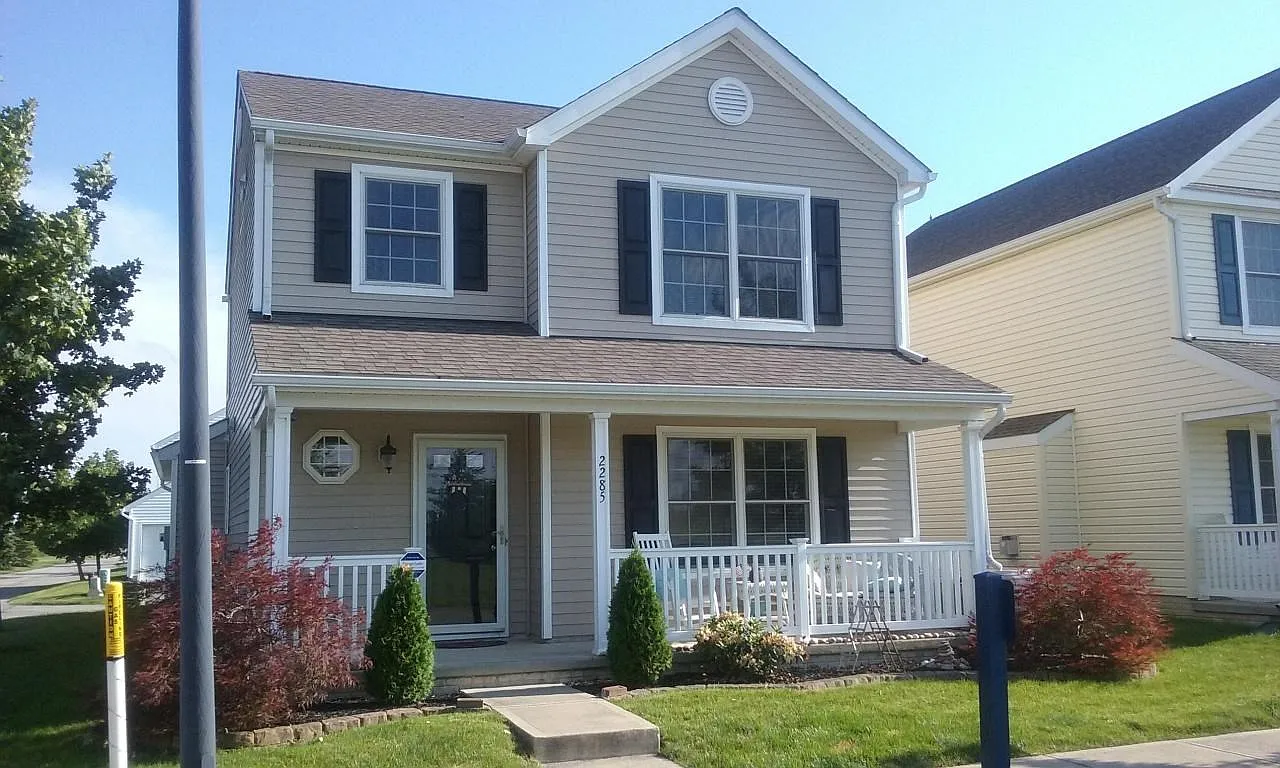 2285 Dunvegan St photo 1