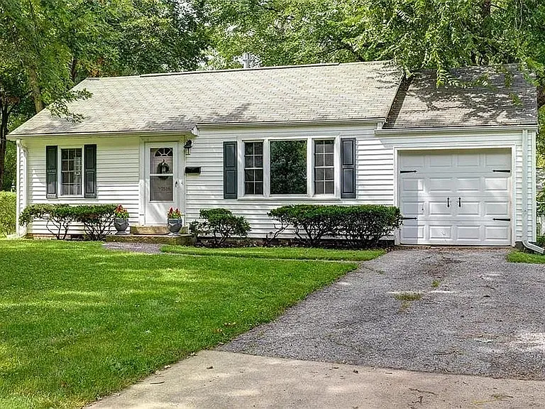 7516 Robinson St — Photo 2