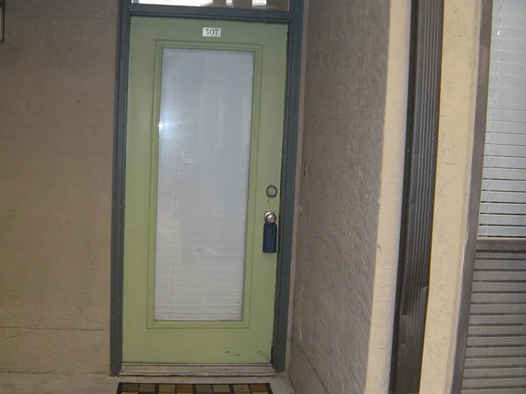 1910 Robbins Pl #210 — Photo 3