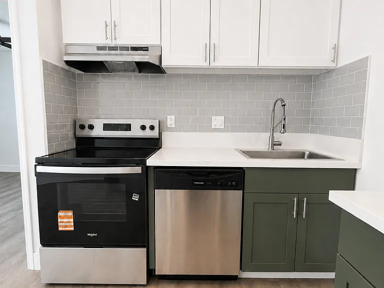 505 S Renn Ave — Photo 2