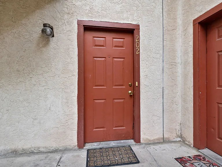 706 W 22nd St #202 — Photo 9