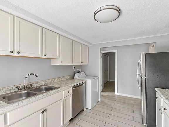 5th image of 1701 13th Ave S APT 5