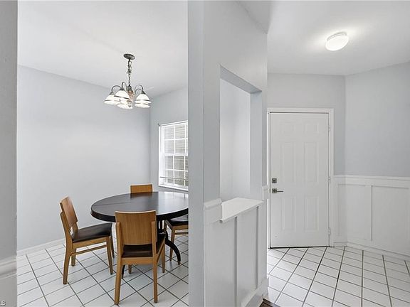 3rd image of 7577 Silver Trumpet LN #103