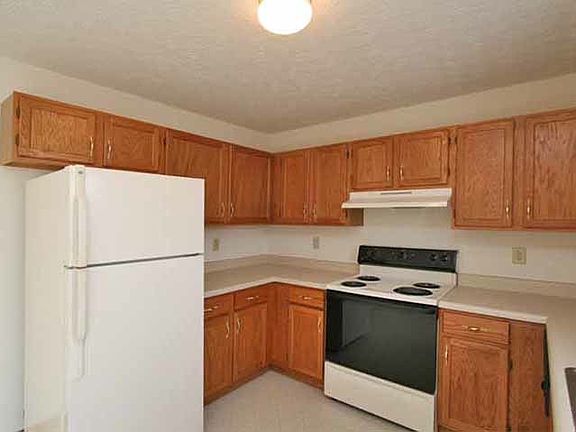 3rd image of 2741 Stonebridge Ct