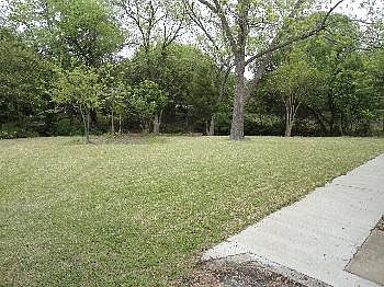 3rd image of 410 Brook Ln