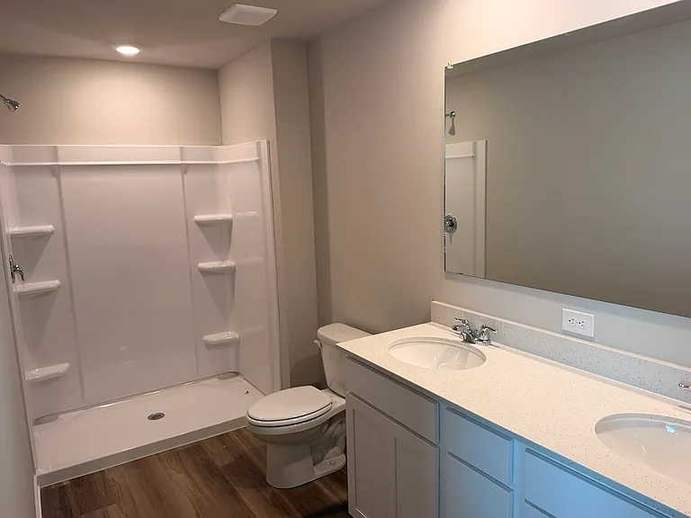 513 Kinley Dr — Photo 6