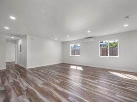 8615 3/4 Beach St
