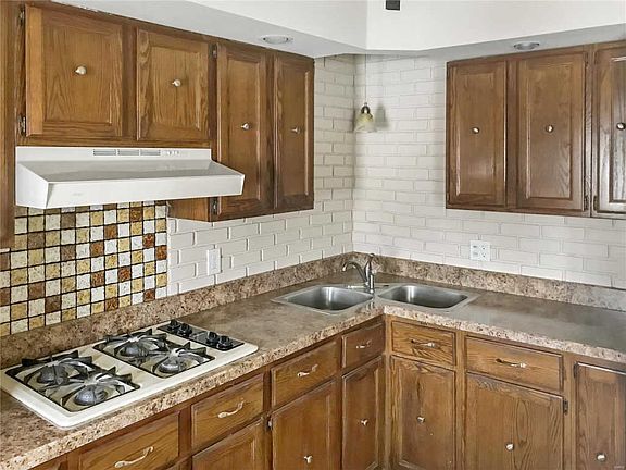 3rd image of 5237 Nagel Ave