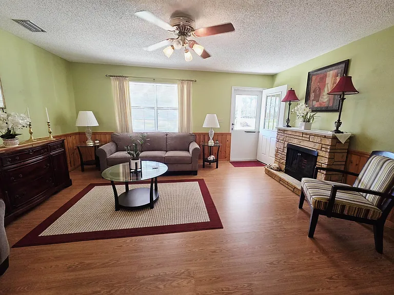 102 S Claire Dr — Photo 14