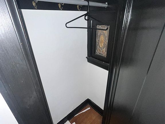 5th image of 15853 Prest St