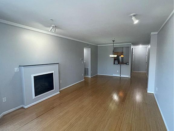 2nd image of 249 W Freemason St APT 405