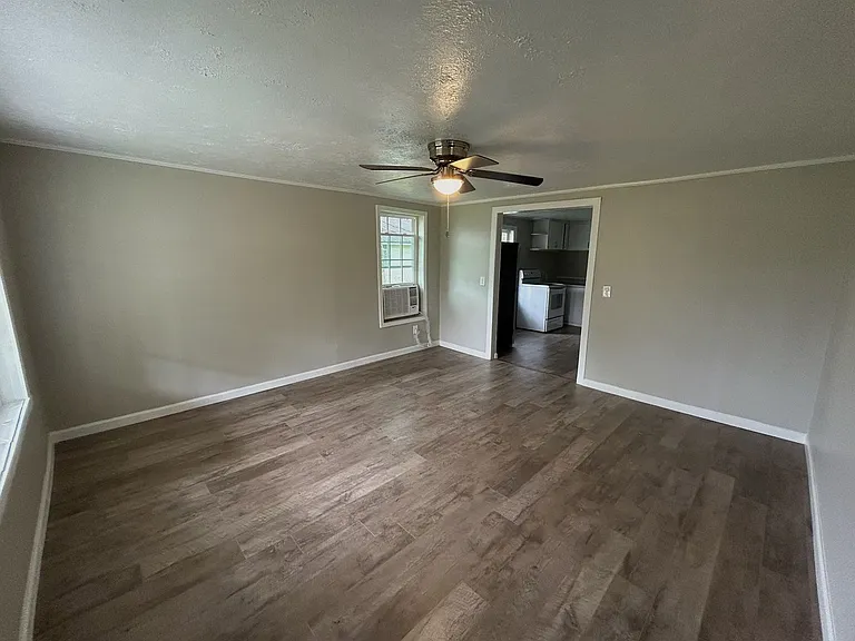 208 Bundrum Dr NW — Photo 3