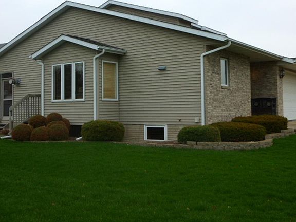 2nd image of 980 Saint Andrews Dr