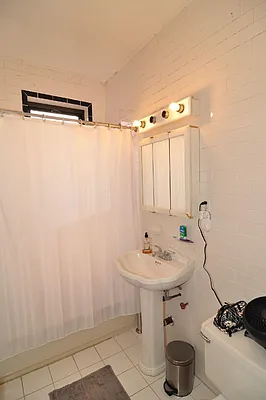 Rented by CENTURY 21 Sunny Gardens Realty, Inc. | media 21