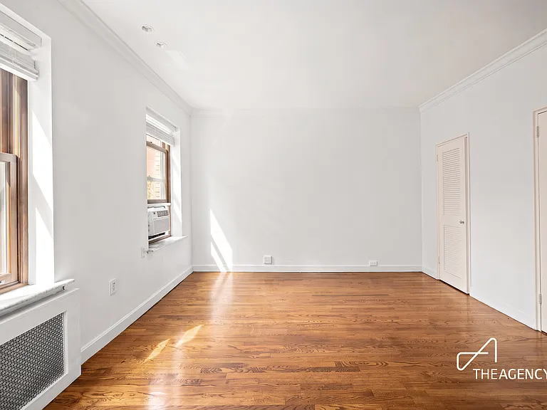 151 E 20th St #4A — Photo 4