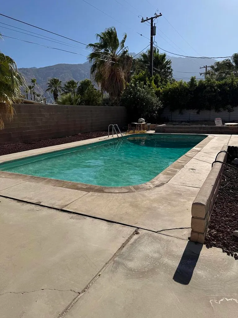 3 bed, 2.0 bath, 1225 sqft, $2,300 — Photo 2