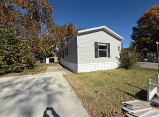 9 Corey Pl, Manhattan, KS 66502