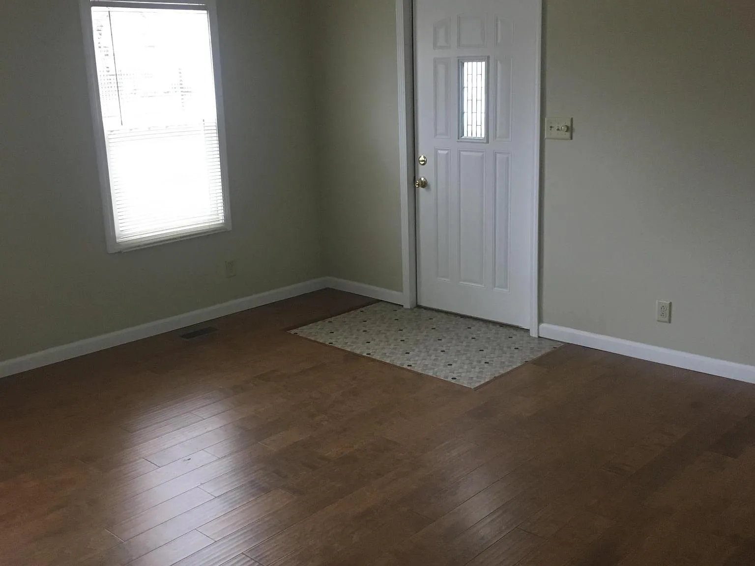 2 bed, $995 — Photo 2