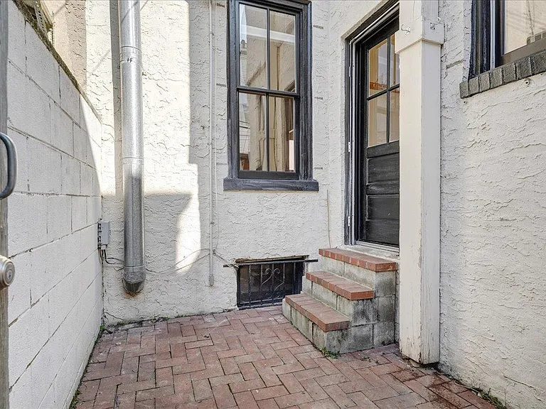 2308 Madison Sq — Photo 10