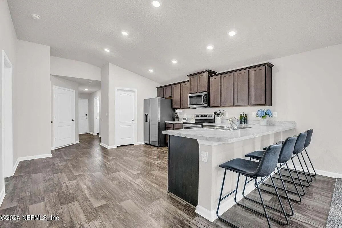 Building Photo - 2461 Oak Stream Dr