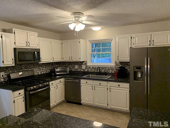 3rd image of 2323 Darby Ln