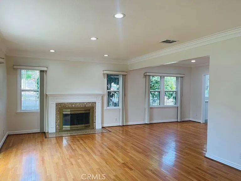 1422 Spazier Ave — Photo 2