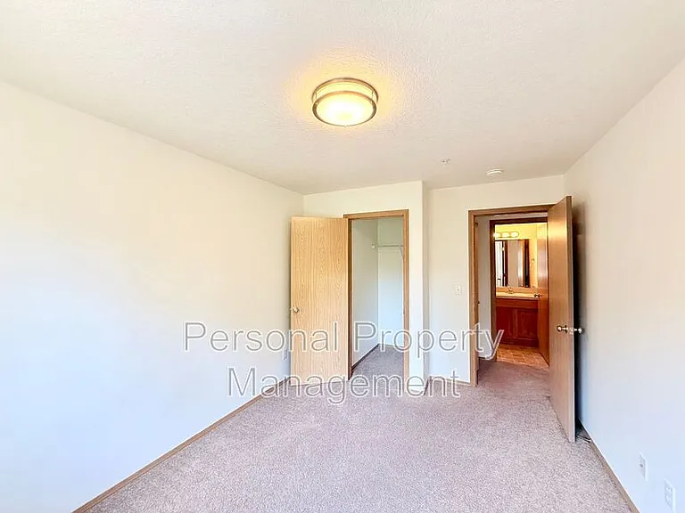 855 NW Ivy St — Photo 12