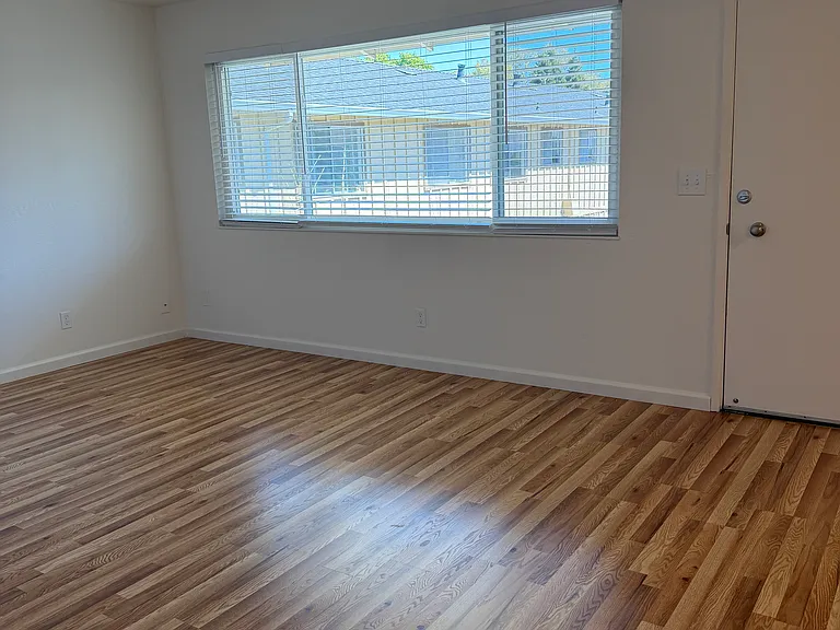 242 Curtner Ave #F — Photo 6