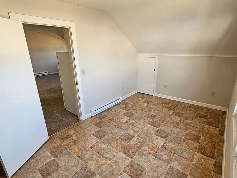 113 N Roche St — Photo 7