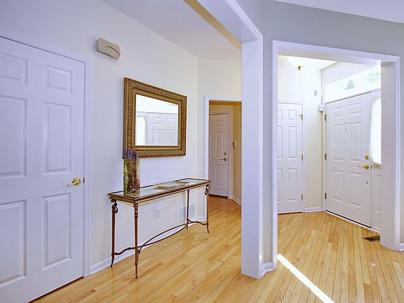 2nd image of 25 Whalen Ct
