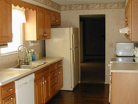 3rd image of 470 Reichard Dr