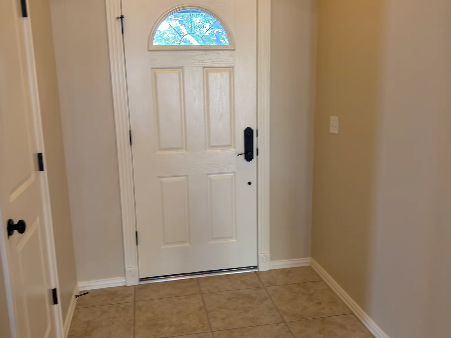 4 bed, 1899 sqft, $2,500 — Photo 3
