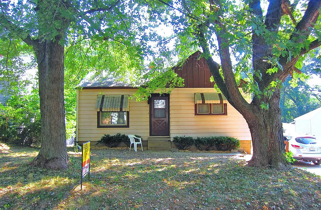 320 S Highland Ave photo 1