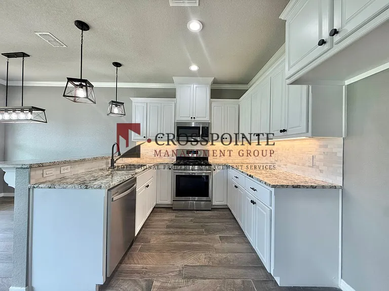 332 Kingdom Blvd — Photo 6