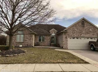 22036 Sunningdale Dr, Macomb, MI