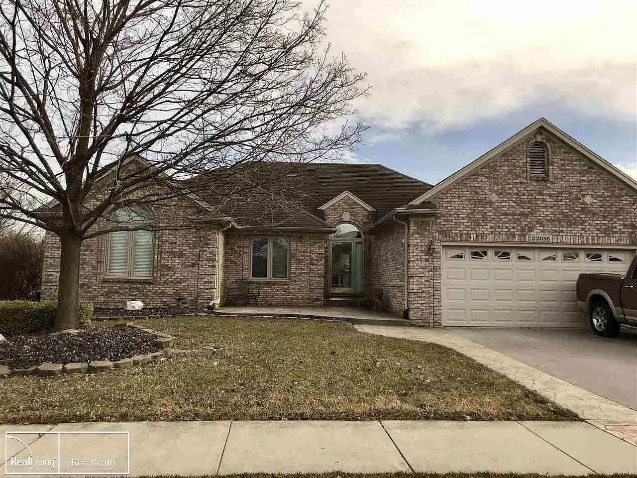 22036 Sunningdale Dr photo 1