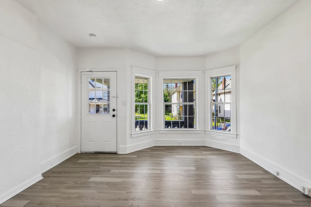 Building Photo - 1825 Lakeview Rd #D