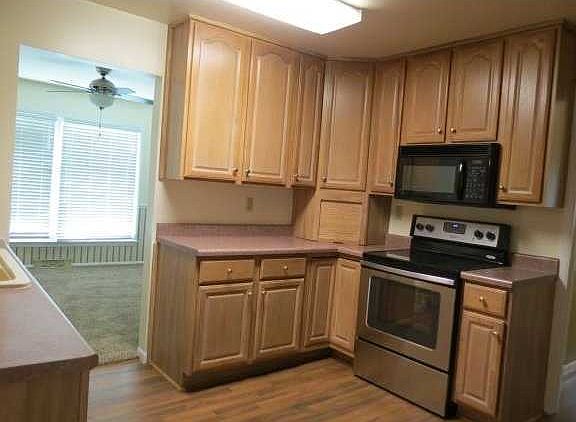 3rd image of 300 N Wildwood Ln