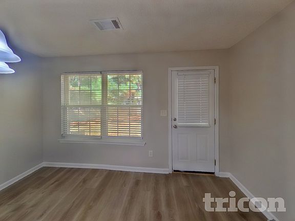 4th image of 2177 Red Oak Cir
