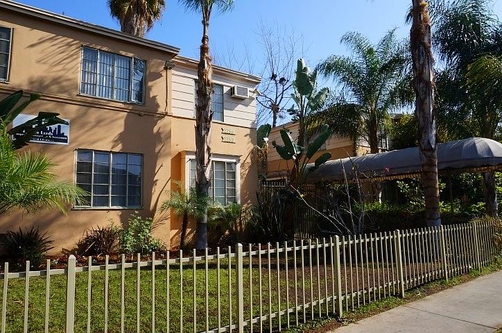 1st image of 1136 N El Centro Ave
