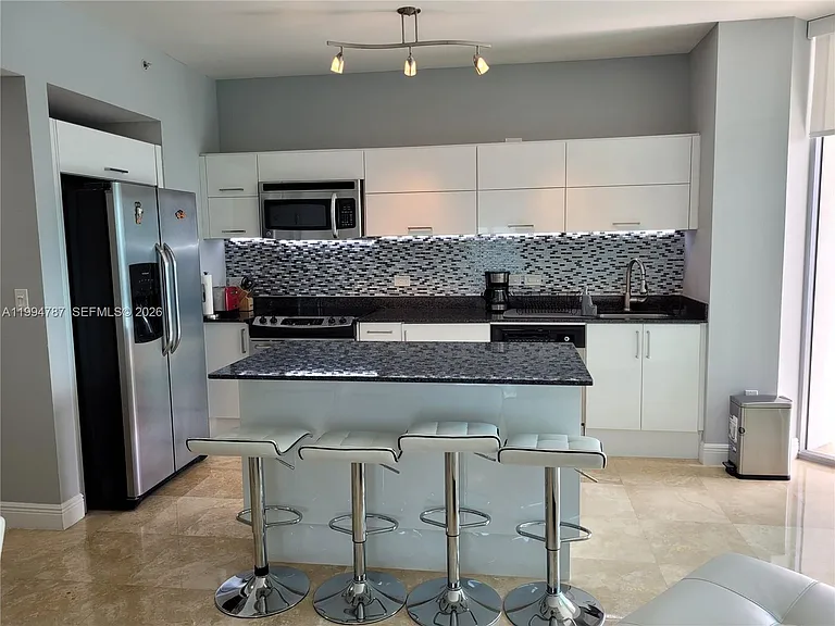 361 S Miami Ave — Photo 22