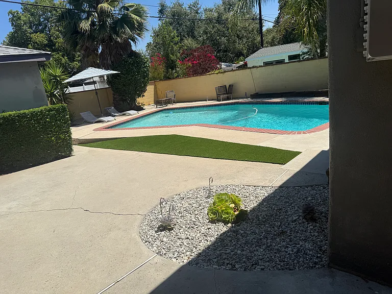 16823 Magnolia Blvd — Photo 16