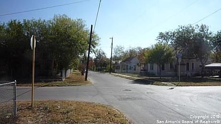 3rd image of 231 Sadie St