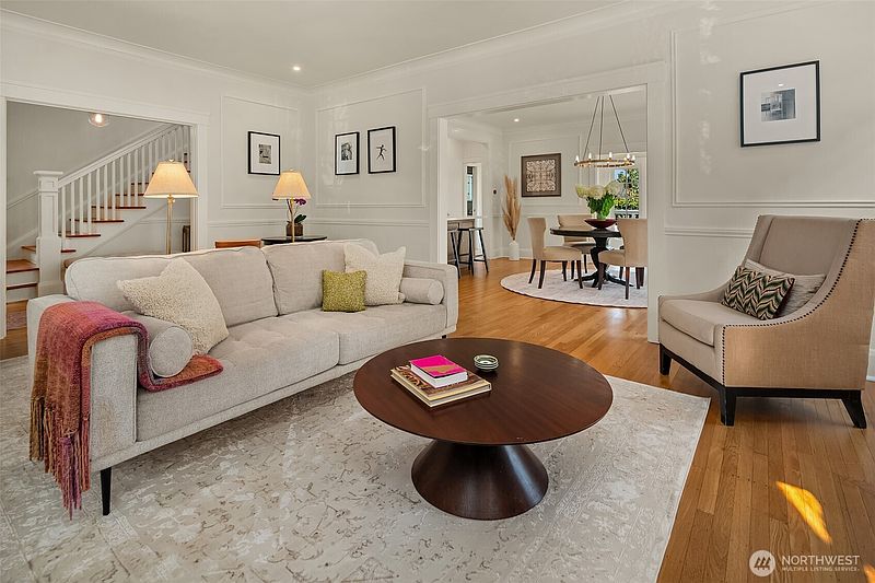 5th image of 2332 33rd Avenue S