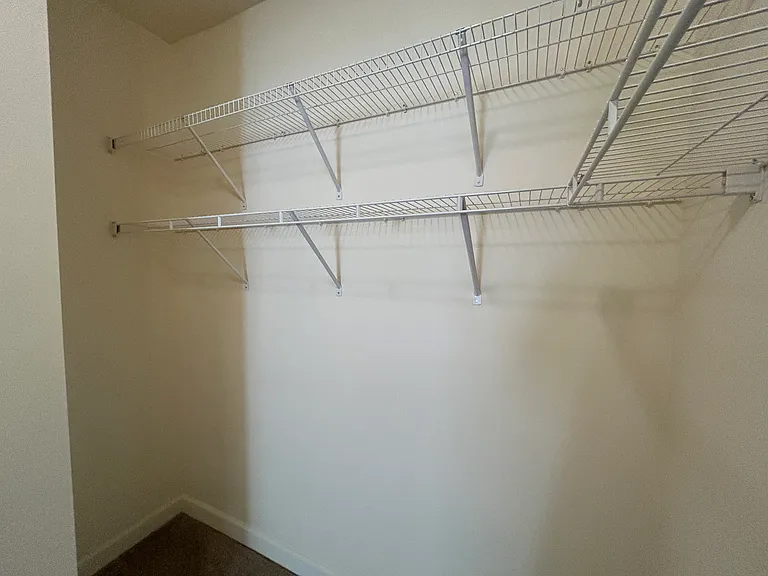 Kendall Square Apartments — Photo 41
