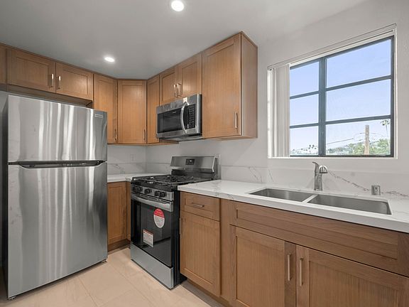 3rd image of 1520 1/2 Vista St #202