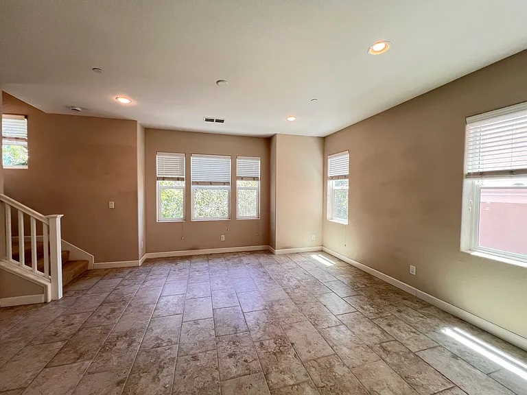 786 Cannery Pl — Photo 2