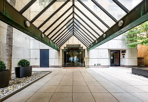 Sold by Remax City Square | media 3